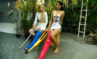 2 Girls With Long Cast Leg Visit A Flower Store Part 2 - VRpussyVision - txxx.com
