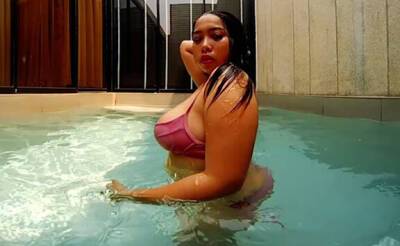 Girl With Big Tits In The Pool - VRpussyVision - txxx.com