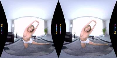 Angel Piaff - Angel Piaff in Gym Pussy - SexBabesVR - txxx.com