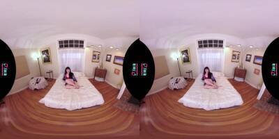 Vr Porn - VRHUSH Siouxsie Q masturbating with a dildo in POV VR - upornia.com