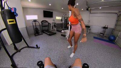 VR Bangers Sexy black babe Zoey Sinn seducing on gym - drtuber.com