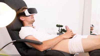Babe makes BF forget about VR set after licking male anus - drtuber.com