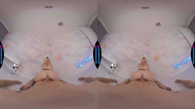 Nicole Kitt's tight pussy twerks on a massive cock in VR porn video - sexu.com