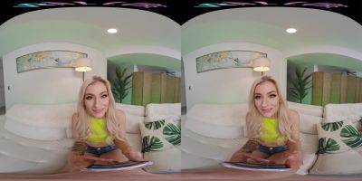 Skinny blonde gets off with her sex toy in VR - txxx.com