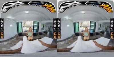 Khloe Kapri's sensual 3D VR Massage & fuck with Jay Bangher & Bvr18545 - sexu.com