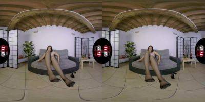 Vr Porn - Sexy Girl Lilian Will Knock You Off Your Feet With Her High Heels, Stockings, And Pi In VR - VRFootFetish - txxx.com - Italy