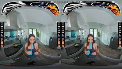 Sera Ryder gets breakfast from a virtual POV dick in VR! - sexu.com