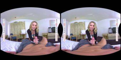 Charles Dera VR experiences Aubrey Sinclair's bubble butt and gives her a mind-blowing blowjob - sexu.com - Usa